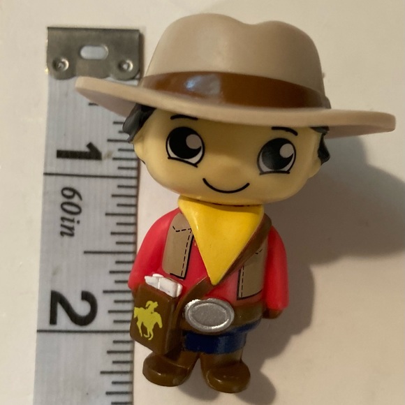 - Lot of 14 Ryan’s World 2” action figures - Picture 6 of 6